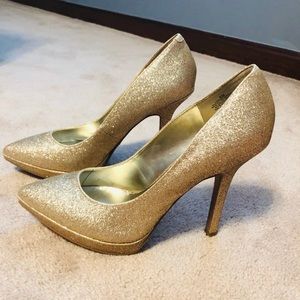 ⬇️💵⬇️Nine West gold glitter Love Fury pumps